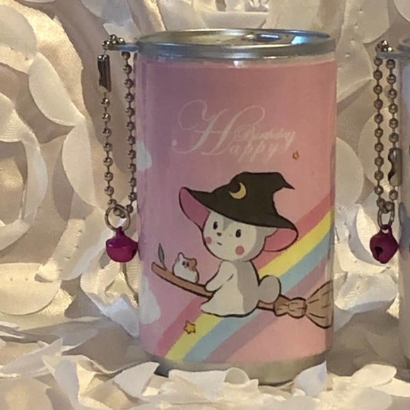 Set of 4 Mouse Design Mini Travel Wet Wipes in a Can With Keychain and Bell - Picture 4 of 7